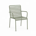 Sedia da giardino con braccioli verde salvia in acciaio verniciato a polvere con schienale a doghe 56 x 58 x 82 cm