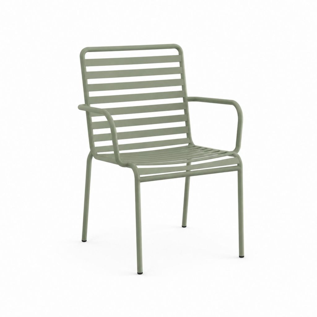 Sedia da giardino con braccioli verde salvia in acciaio verniciato a polvere con schienale a doghe 56 x 58 x 82 cm